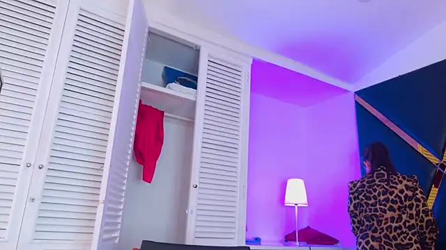 Adel Nesbiit online show from 04-28-26, 02:27