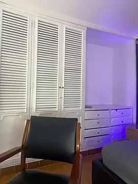 Adel Nesbiit online show from 04-28-26, 07:52