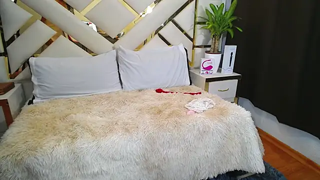 Snapshot of carolineamber_ chatting on 12-08-24, 02:19 carolineamber online show from 12-08-24, 02:19