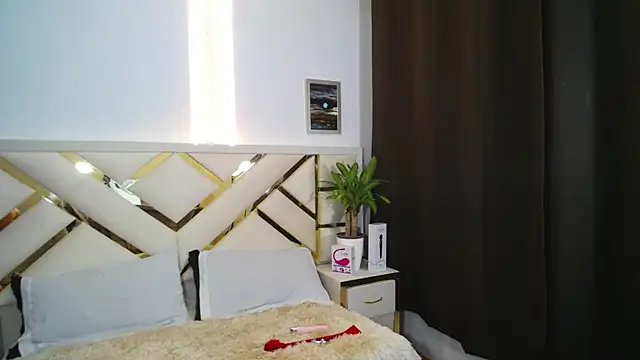 Snapshot of carolineamber_ chatting on 12-11-24, 03:37 carolineamber online show from 12-11-24, 03:37