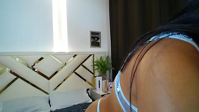 Snapshot of carolineamber_ chatting on 02-25-25, 10:07 carolineamber online show from 02-25-25, 10:07