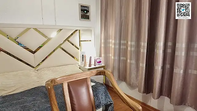 Snapshot of carolineamber_ chatting on 09-25-25, 02:15 carolineamber online show from 09-25-25, 02:15