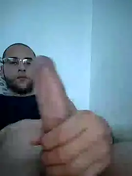 Snapshot of dblck27 chatting on 12-11-24, 12:44 dblck27 online show from 12-11-24, 12:44