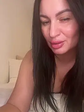 Snapshot of Helena7077 chatting on 12-21-25, 10:17 Helena7077 online show from 12-21-25, 10:17