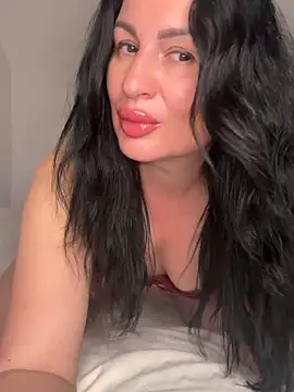 Snapshot of Helena7077 chatting on 04-18-26, 10:32 Helena7077 online show from 04-18-26, 10:32