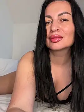 Snapshot of Helena7077 chatting on 04-23-26, 11:20 Helena7077 online show from 04-23-26, 11:20