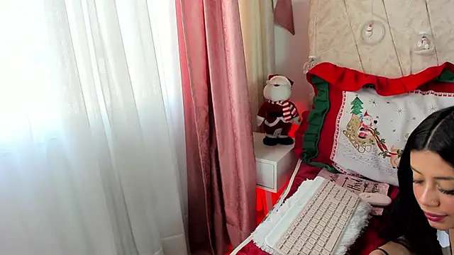 Snapshot of ElaaPerez chatting on 12-20-24, 03:00 ElaaPerez online show from 12-20-24, 03:00