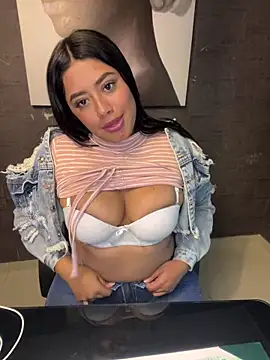 Snapshot of ElaaPerez chatting on 09-19-25, 07:58 ElaaPerez online show from 09-19-25, 07:58