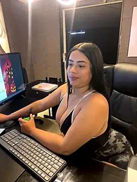 Snapshot of ElaaPerez chatting on 10-23-25, 07:23 ElaaPerez online show from 10-23-25, 07:23