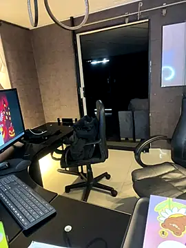 Snapshot of ElaaPerez chatting on 10-28-25, 05:59 ElaaPerez online show from 10-28-25, 05:59