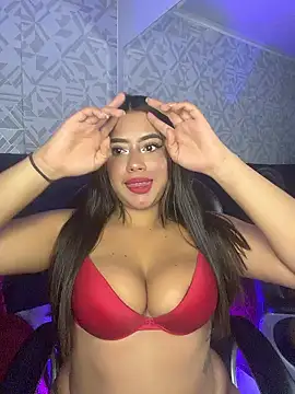 Snapshot of ElaaPerez chatting on 01-06-26, 12:31 ElaaPerez online show from 01-06-26, 12:31