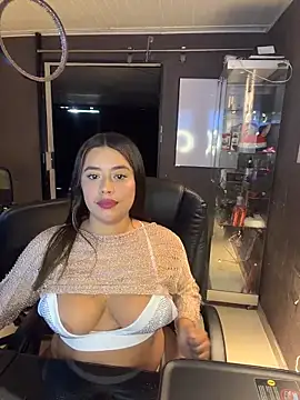 Snapshot of ElaaPerez chatting on 02-06-26, 01:25 ElaaPerez online show from 02-06-26, 01:25