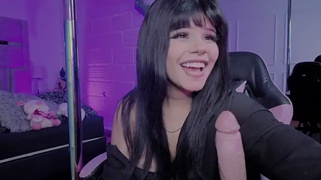 Snapshot of BonnieAnderson_ chatting on 02-12-26, 08:15 BonnieAnderson online show from 02-12-26, 08:15