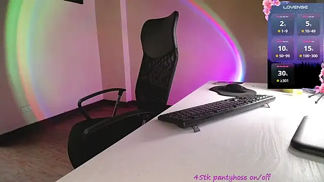 Estefany777 online show from 10-26-25, 10:25