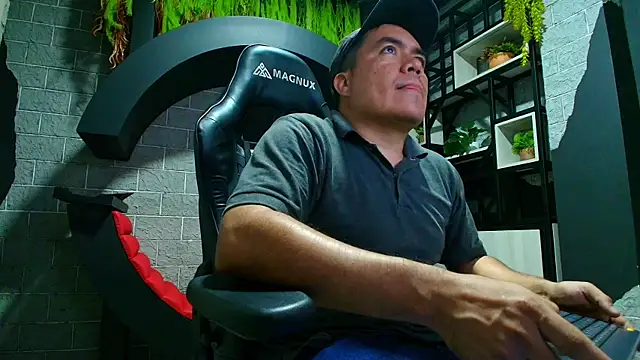 Snapshot of Jhonatan_Morales_S chatting on 01-12-25, 01:32 Jhonatan Morales S online show from 01-12-25, 01:32