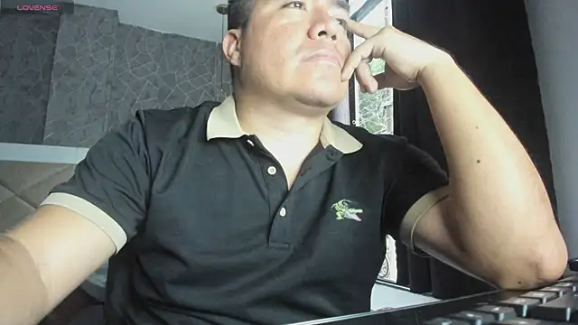 Snapshot of Jhonatan_Morales_S chatting on 02-28-25, 10:50 Jhonatan Morales S online show from 02-28-25, 10:50