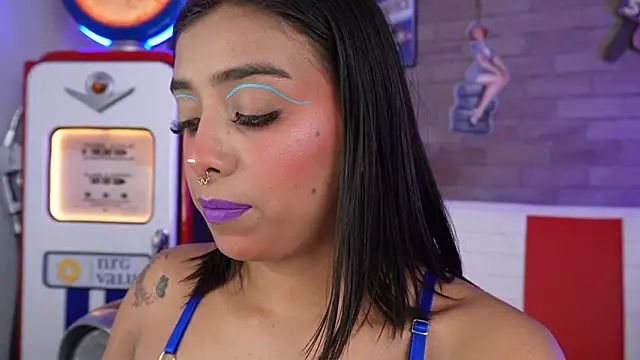 Snapshot of miss_collins chatting on 02-11-26, 06:24 miss collins online show from 02-11-26, 06:24