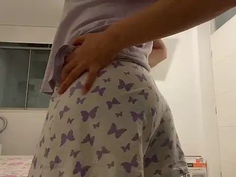 Snapshot of ForeverLola2024 chatting on 12-19-24, 03:18 ForeverLola2024 online show from 12-19-24, 03:18