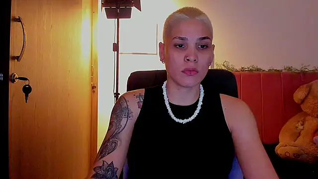 Charlee pink online show from 04-15-26, 03:57