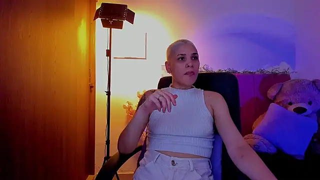 Charlee pink online show from 04-15-26, 10:32