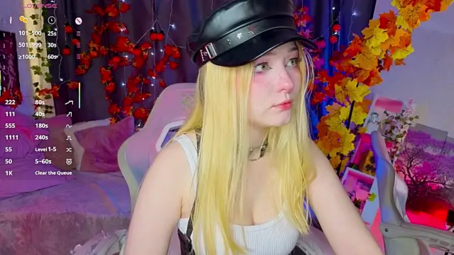 ElswythCovil online show from 10-22-25, 04:02