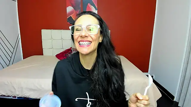 Snapshot of Abrillee1 chatting on 12-28-24, 07:33 Abrillee1 online show from 12-28-24, 07:33