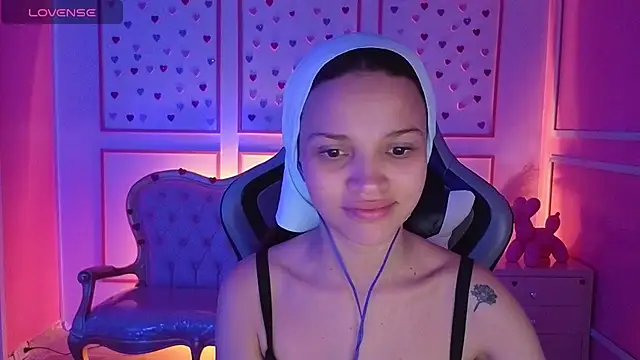 Snapshot of ailen_t chatting on 10-10-25, 02:43 ailen t online show from 10-10-25, 02:43