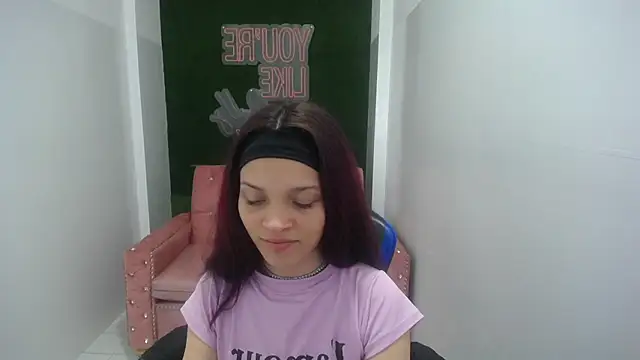 Snapshot of ailen_t chatting on 10-15-25, 09:48 ailen t online show from 10-15-25, 09:48
