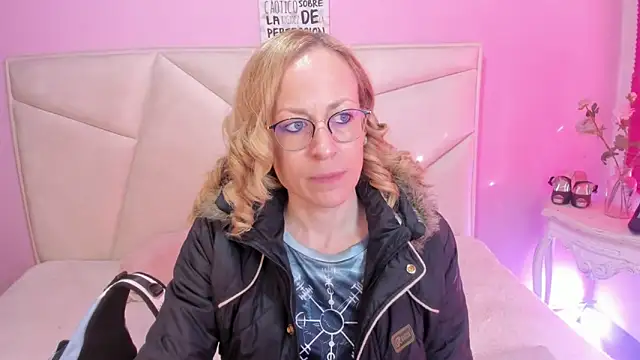 Snapshot of SammySanders chatting on 10-04-25, 12:47 SammySanders online show from 10-04-25, 12:47