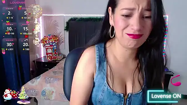 Snapshot of Julietacollins06 chatting on 12-18-24, 02:49 Julietacollins06 online show from 12-18-24, 02:49