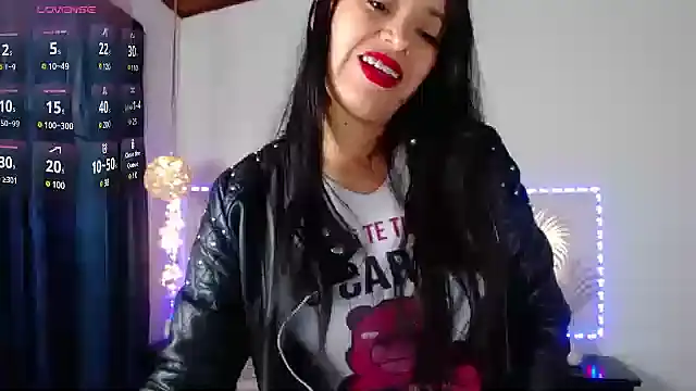 Snapshot of Julietacollins06 chatting on 01-13-25, 12:24 Julietacollins06 online show from 01-13-25, 12:24