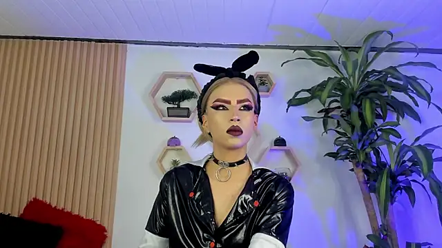 BrianaSchafer online show from 11-24-25, 05:23