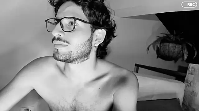 Snapshot of Nicholasrodrii chatting on 03-21-25, 05:00 Nicholasrodrii online show from 03-21-25, 05:00