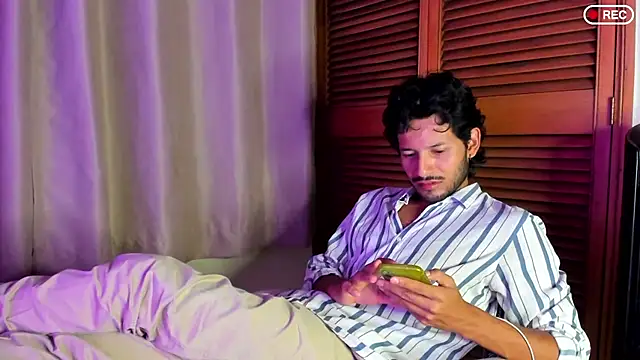 Snapshot of Nicholasrodrii chatting on 09-24-25, 12:36 Nicholasrodrii online show from 09-24-25, 12:36