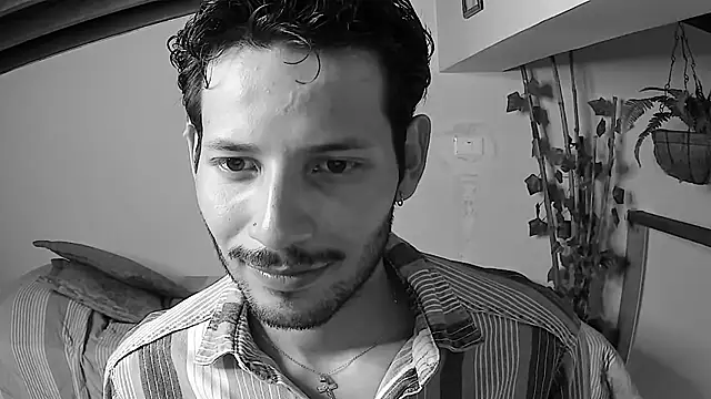 Snapshot of Nicholasrodrii chatting on 06-25-26, 09:41 Nicholasrodrii online show from 06-25-26, 09:41