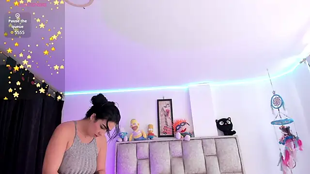 brianaGuzman online show from 11-18-25, 06:23