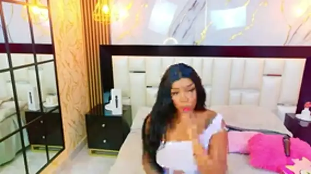 Snapshot of SalomeRestrepo chatting on 07-28-26, 03:46 SalomeRestrepo online show from 07-28-26, 03:46