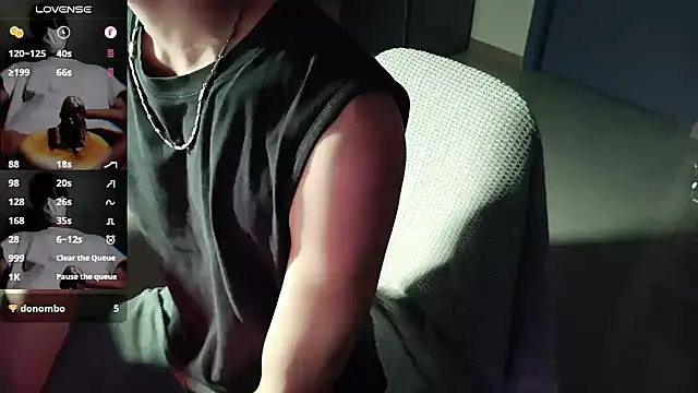 Snapshot of FEIYU001 chatting on 03-20-25, 02:10 FEIYU001 online show from 03-20-25, 02:10