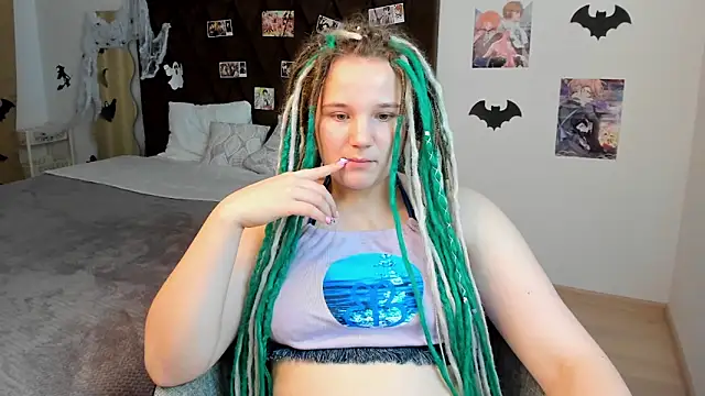 Snapshot of GloriaHylivi chatting on 12-12-24, 06:31 GloriaHylivi online show from 12-12-24, 06:31