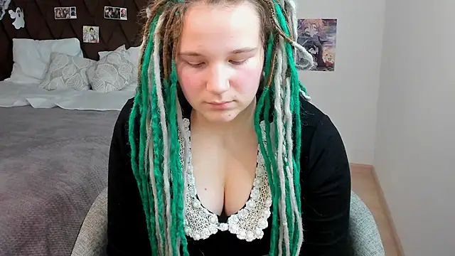 Snapshot of GloriaHylivi chatting on 12-19-24, 06:45 GloriaHylivi online show from 12-19-24, 06:45