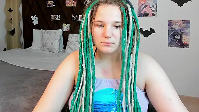 Snapshot of GloriaHylivi chatting on 12-22-24, 11:00 GloriaHylivi online show from 12-22-24, 11:00