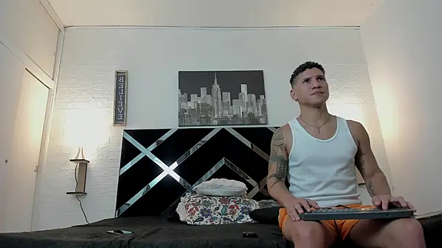 Snapshot of nakedfoam1 chatting on 11-18-25, 05:01 nakedfoam1 online show from 11-18-25, 05:01