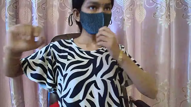 Snapshot of Srabontii chatting on 10-18-25, 06:37 Srabontii online show from 10-18-25, 06:37