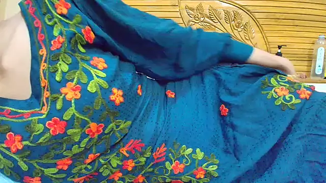 Snapshot of Srabontii chatting on 10-31-25, 09:38 Srabontii online show from 10-31-25, 09:38