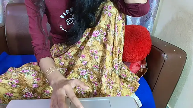 Snapshot of Srabontii chatting on 02-26-26, 09:58 Srabontii online show from 02-26-26, 09:58