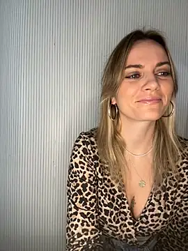 Milla  one online show from 10-10-25, 08:57