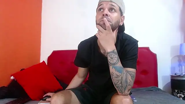 Snapshot of CindyandCarlo chatting on 11-13-25, 10:30 CindyandCarlo online show from 11-13-25, 10:30