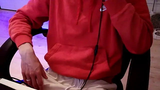 Snapshot of ElViko11 chatting on 11-08-25, 12:22 ElViko11 online show from 11-08-25, 12:22