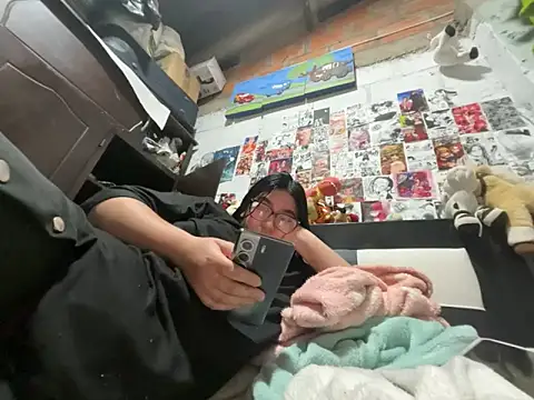 Snapshot of dafne19_ chatting on 03-13-26, 04:19 dafne19 online show from 03-13-26, 04:19