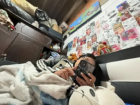 dafne19  online show from 04-26-26, 04:43